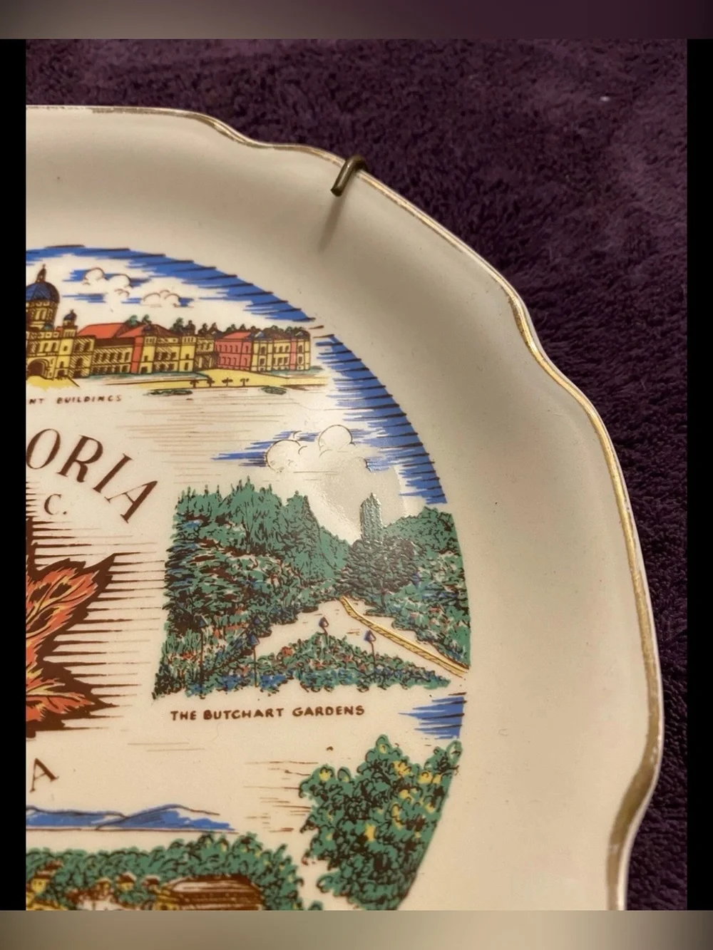 Vintage Victoria BC Canada Souvenir Plate 22K Gold Rim Collectible 7”